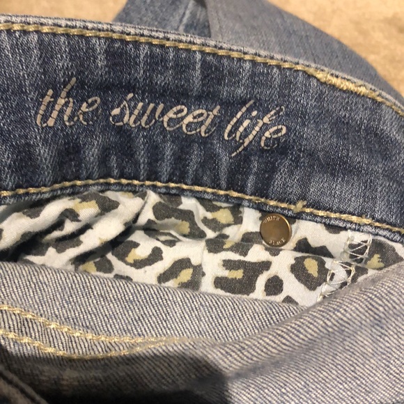 White House Black market, Capri jeans with zippers on the bottom. - Picture 9 of 10